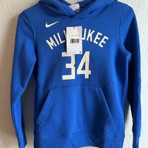 NWT Milwaukee Bucks NIKE Giannis Antetokounmpo Youth Small Hoodie 🔥